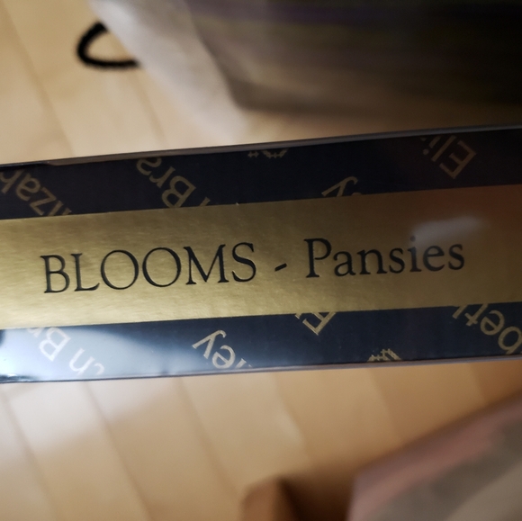 Elizabeth Bradley English Tapestry Kit Blooms Pansies Victorian Cross Stitch NEW - Picture 4 of 7